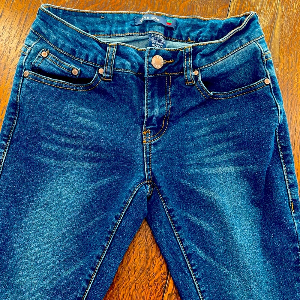 NWOT dark wash Vins Me (boutique brand) skinny jeans with cuffed hem. Size 0